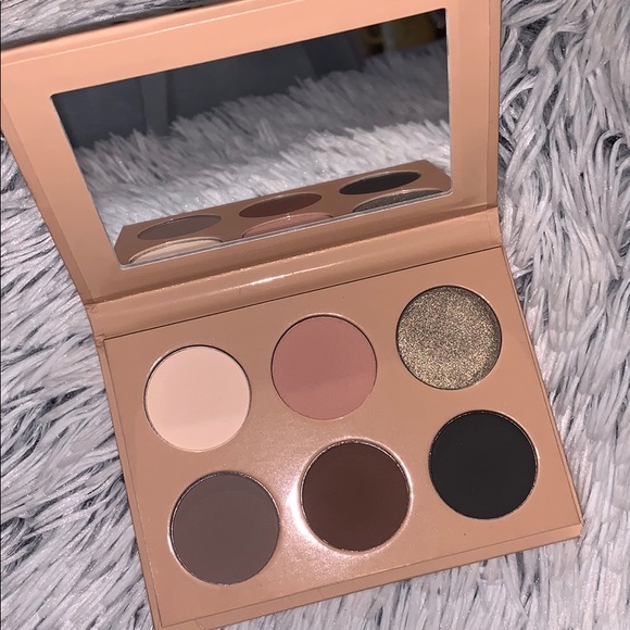 KKW Beauty Other - KKW Beauty Smokey Volume 1 Eyeshadow Palette